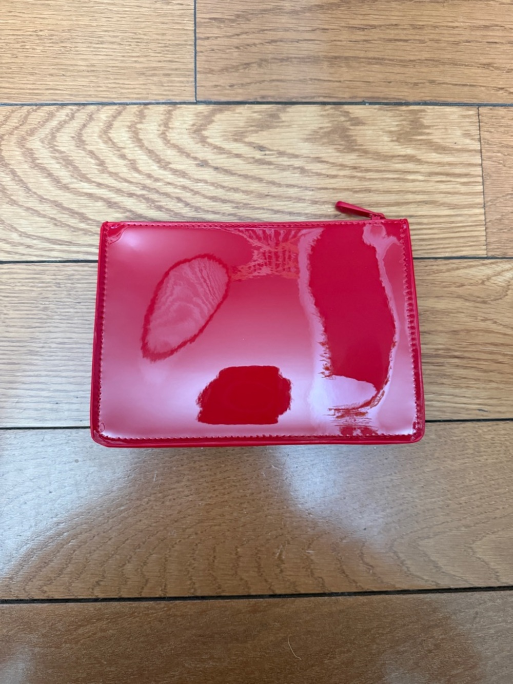 Christian Dior Red Patent Makeup Pouch with Embossed CD Logo - Picture 2 of 4